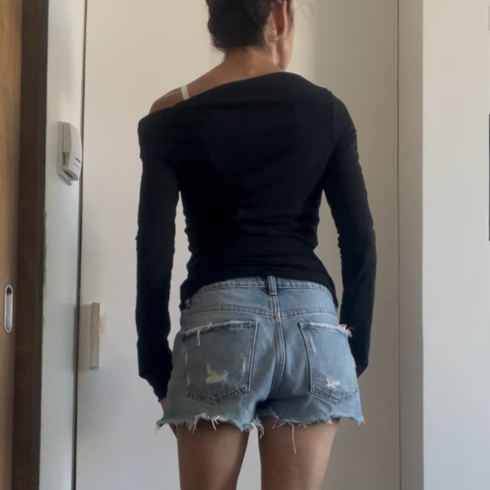 James Perse Black Off-Shoulder Top - Picture 3 of 8